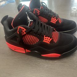 Almost New Retro 4 Red Thunder  Jordan’s Size 10