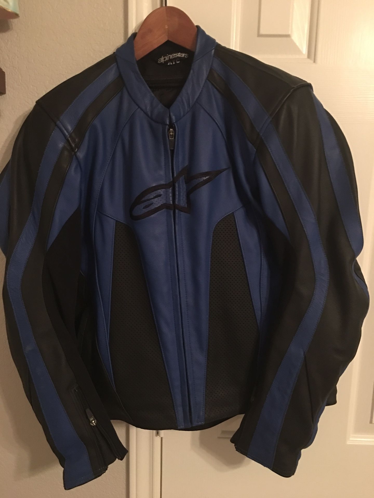 Alpine leather jacket hardly used. Size 40 with hard cover arms and back.
