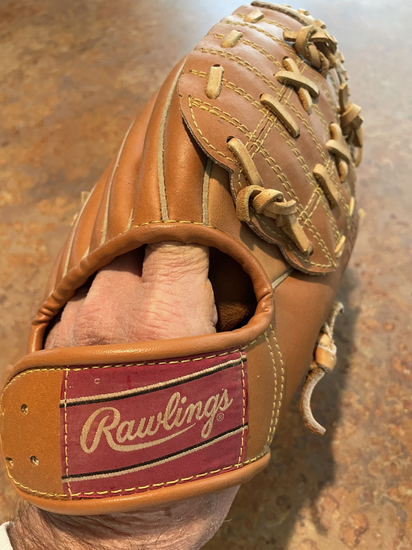 Ricky Henderson Baseball Glove