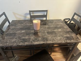Nice Mixed Color Table And Great Condition