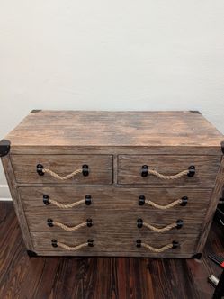 Dresser