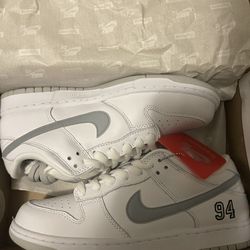 Nike SB Low ‘Supreme White Metallic Silver 
