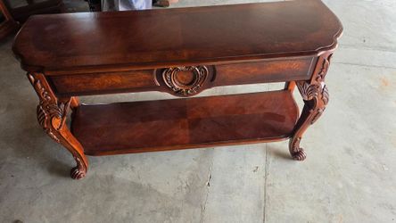 Entry way table
