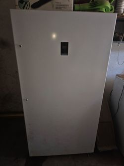 Insignia Upright Freezer White