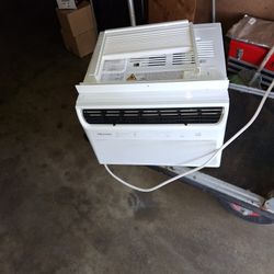 Air Conditioner  8000 BTU  Capacity 