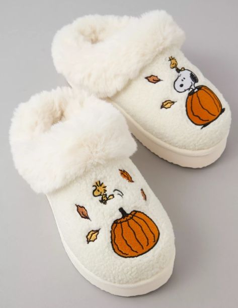 American Eagle AE Fall Peanuts Snoopy Slipper Women's Size