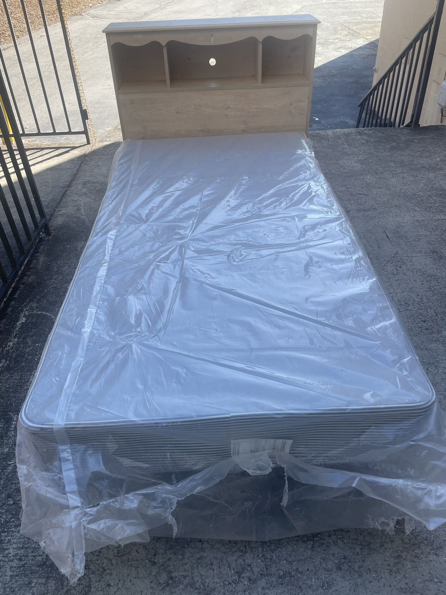 TWIN HEADBOARD-FRAME-BOXSPRING.