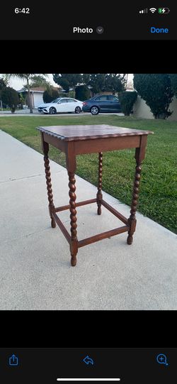 Spindle leg barley twist side end table