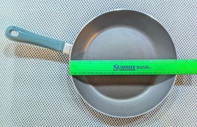 Frying pan T-FAL 10 INCH VG cond