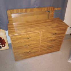 Six Drawer Dresser In Good Condition 