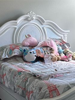 Mattress + bed frame