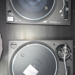 PAIR (2) OF TECHNICS SL-1210MK5