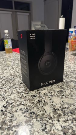 Beats Solo Pro (2019)