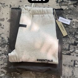 BRAND NEW ESSENTIALS SWEATS WITH BAGS AND TAGS ‼️‼️🔌✅