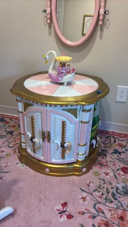 Carousel table