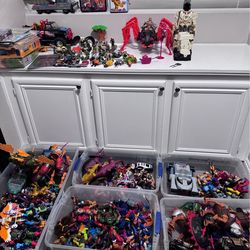 Vintage and modern action figures bundle