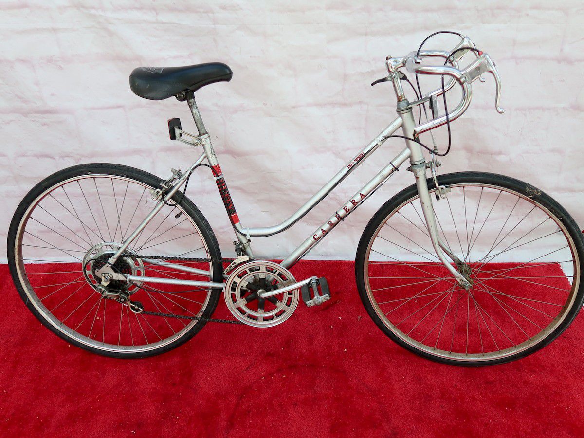 HUFFY Carrera 10 Speed Vintage Road Bicycle / Bike for Sale in Hoffman  Estates, IL - OfferUp