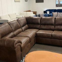 Bladen Coffee 2 Piece Sectional 