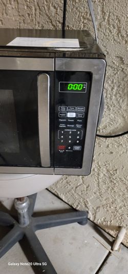 1000 watt microwave in excellent condition firm price