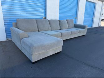 Light Gray Sofa Chaise Couch 🚛🚚 Free Delivery 🚛🚚