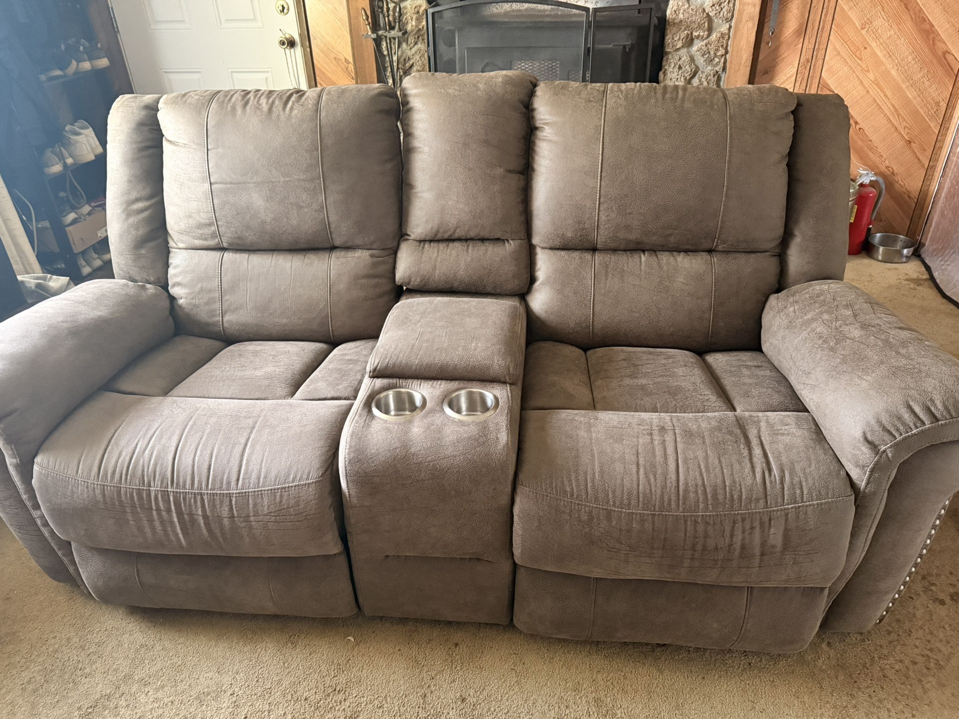 Loveseat Recliner With Console (manual)