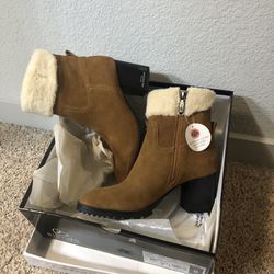 Beautiful Women’s Boots Size 8 / Brand New