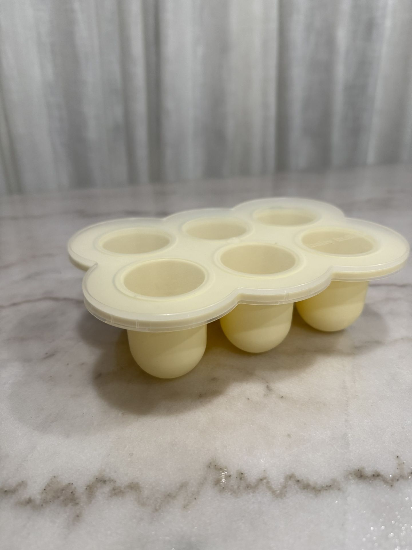 Baby Brezza Silicone Freezer Tray with Lid – 7 Portion Cups