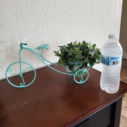 Trycicle decor with greenery