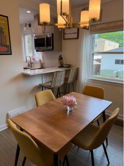 Dining Room Table & Chairs