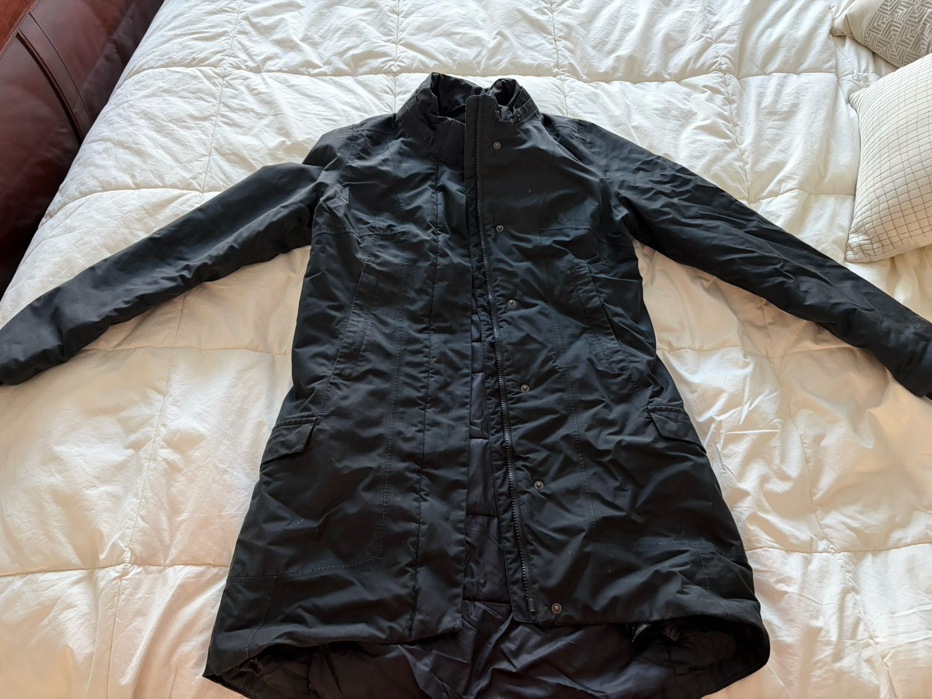 Black Women’s Small North Face Parka