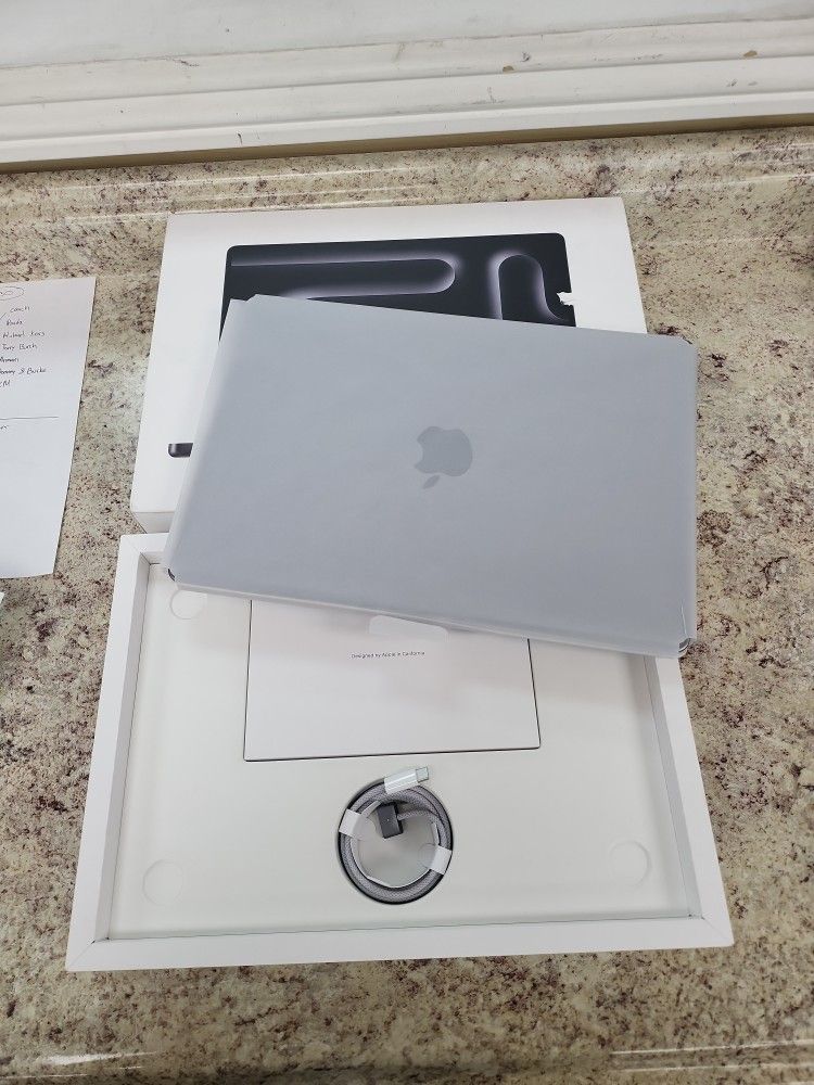 Apple MacBook Pro M3 2024