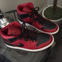 Nike red reverse men’s shoes