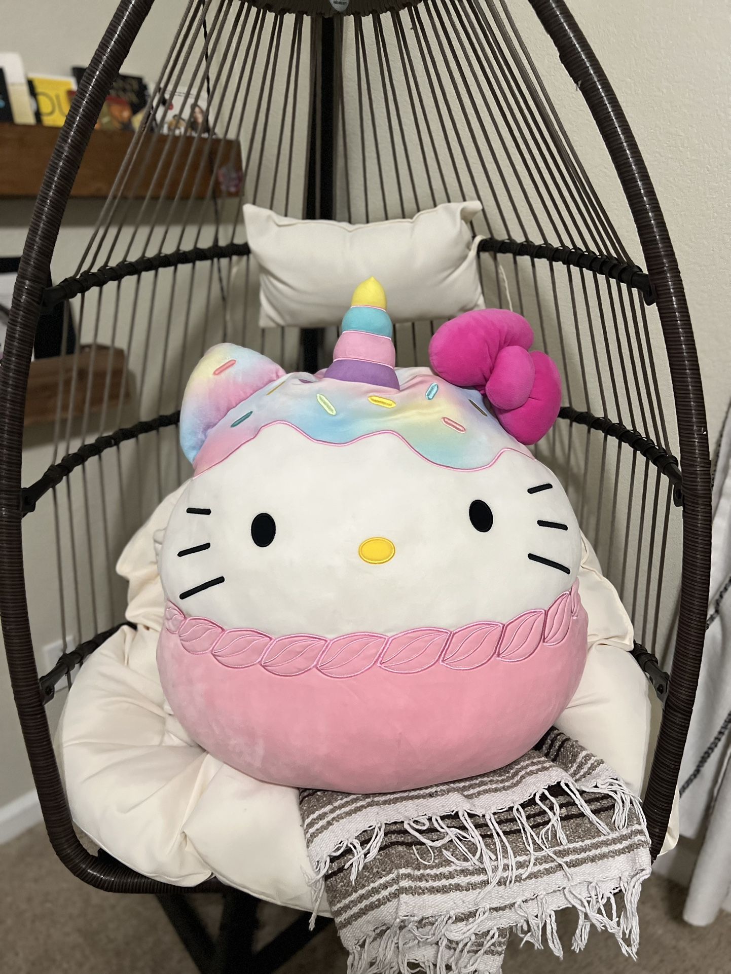 XL Hello Kitty Squishmallow 