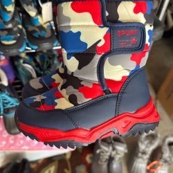 New Snow Boots Size 11 Kids 