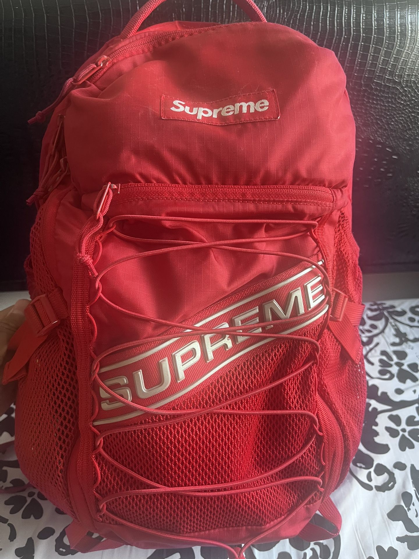 SUPREME red backpack