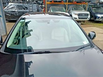 2017 INFINITI Q50 windshield