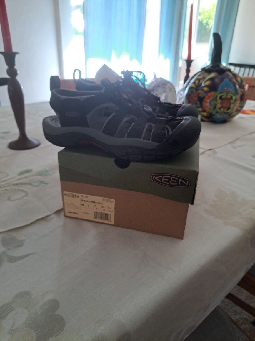 Keen Women Shoe US 7 Newport H2