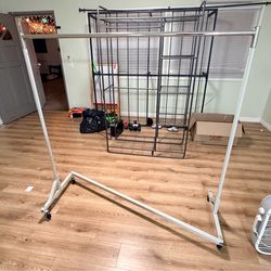 CLOTHES  HANGING  RACK