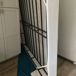 King, metal box spring