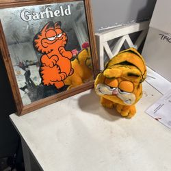 Garfield Mirror And Plush