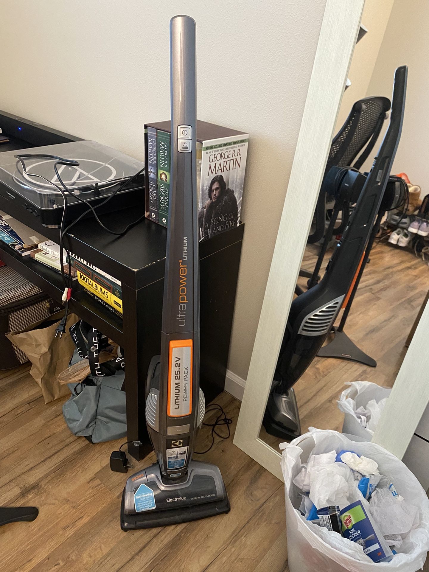 Electrolux Vacuum W/ New Battery 