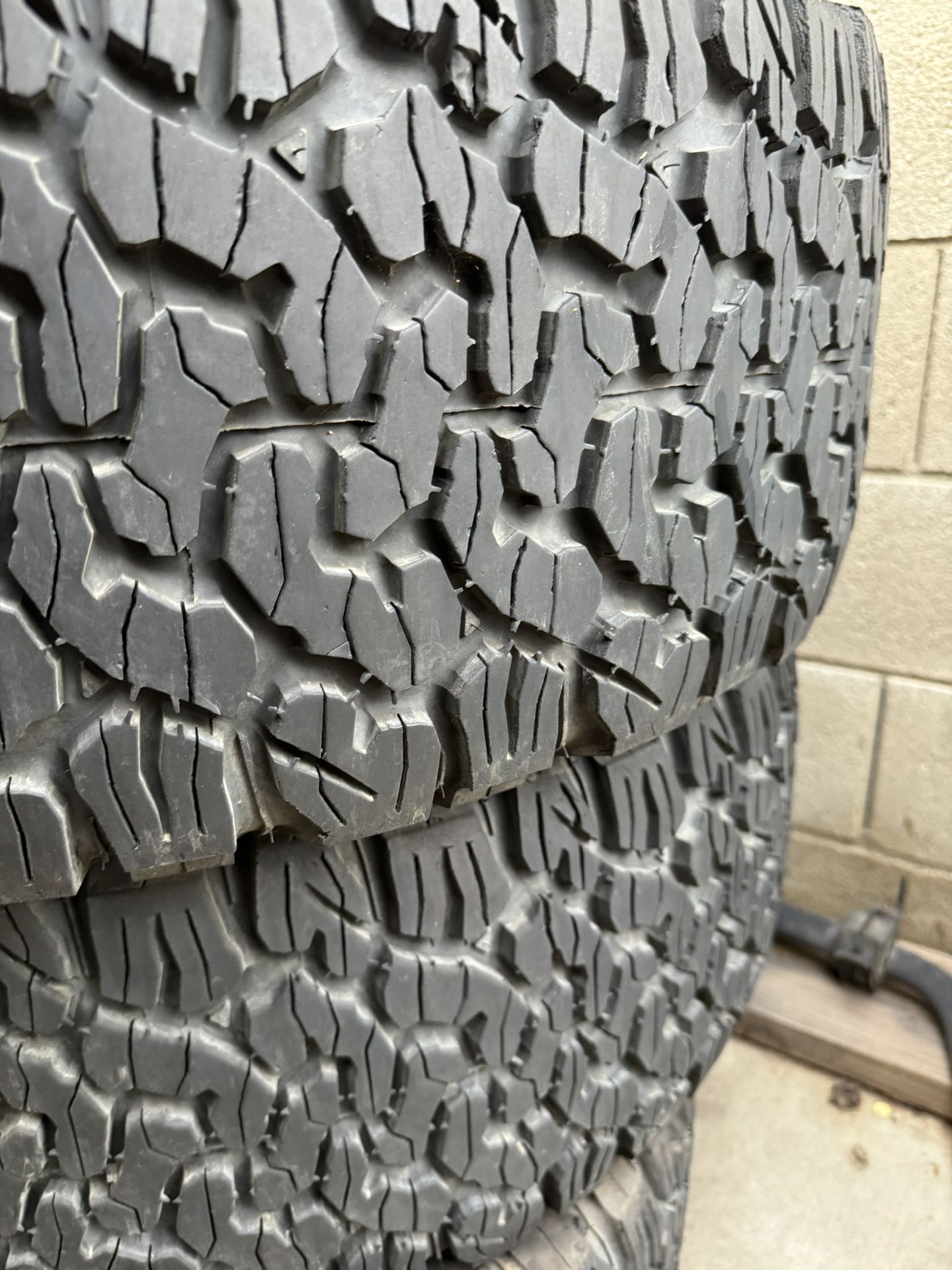 35x12.5R17 BF Goodrich K02 35” Tire Set for Sale in Jurupa Valley, CA