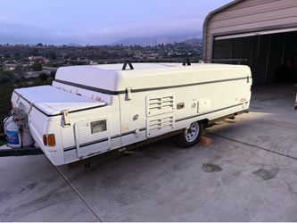 2003 Coleman tent trailer