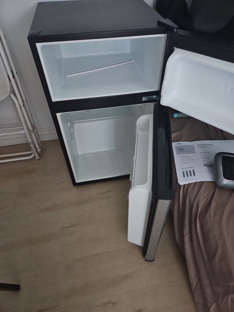 Small Refrigerator With Freezer 