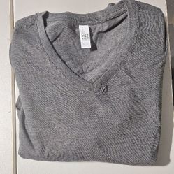 (BB - 9) DISTRICT WOMEN'S V-NECK LONG SLEEVE GRAY T-SHIRT SIZE MEDIUM 