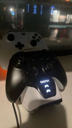 Bionik Xbox Controller Dual Charging Dock