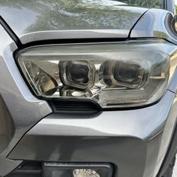 16-20 Tacoma OEM Headlights
