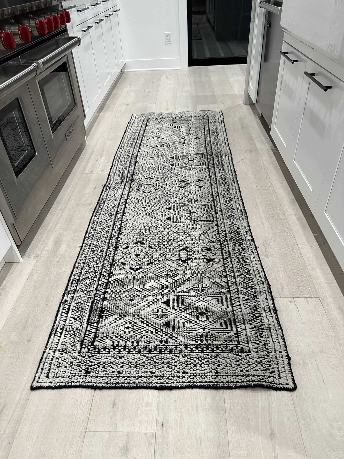 CB2 Crate And Barrel RAUMONT HANDKNOTTED BLACK DETAILED RUNNER RUG 2.5'X8'
