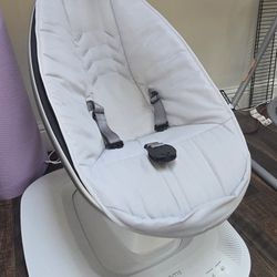 4 Moms Mamaroo + Newborn Insert