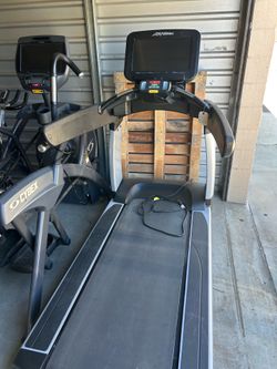 Life Fitness Treadmill
